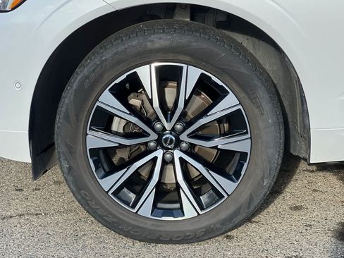 Used 2023 Volvo XC60 B5 Plus AWD/4WD image 13