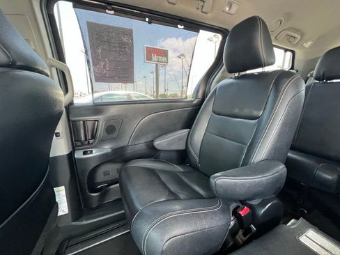 Used 2020 Toyota Sienna SE Premium image 16