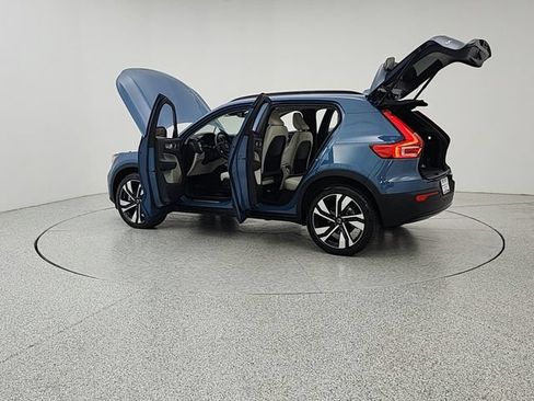 Used 2024 Volvo XC40 B5 Plus w/ Protection Package Premier AWD/4WD image 12