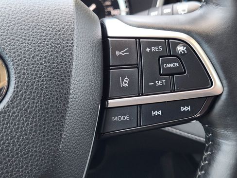 Used 2021 Toyota Highlander Limited FWD image 25