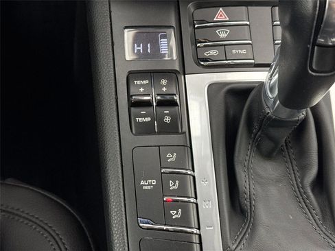 Used 2021 Porsche Macan image 23