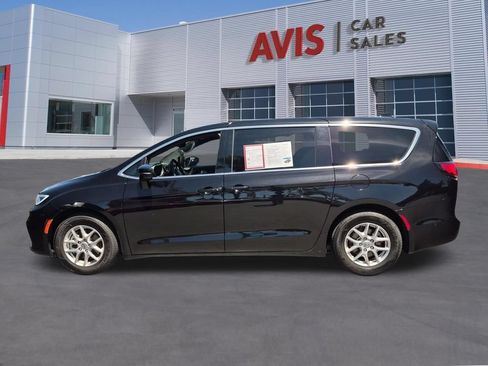 Used 2025 Chrysler Pacifica Select FWD image 10