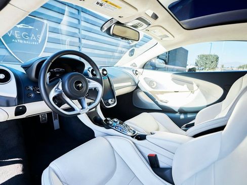 Used 2022 McLaren GT RWD image 2
