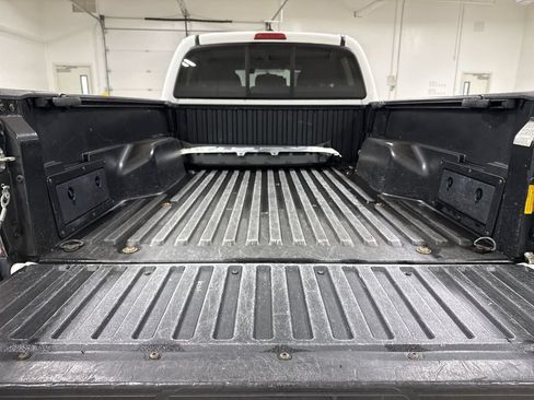 Used 2015 Toyota Tacoma 4x4 Double Cab w/ SR5 Package image 23