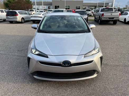 Used 2021 Toyota Prius LE image 2