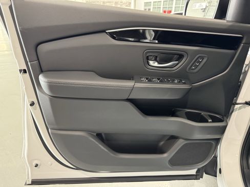 New 2025 Honda Pilot Touring image 32