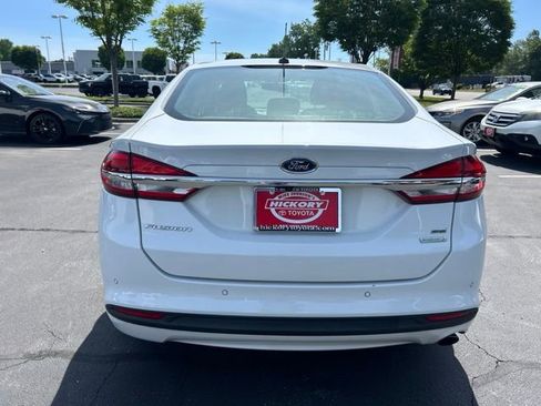 Used 2017 Ford Fusion SE w/ Fusion SE Technology Package FWD image 5