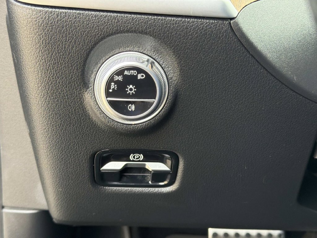 Used 2022 Mercedes-Benz C 300 Sedan image 22