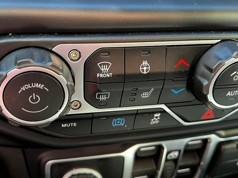 Used 2023 Jeep Wrangler Unlimited w/ Cold Weather Group AWD/4WD image 34