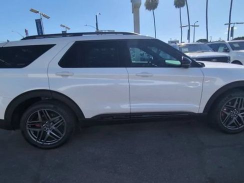 Used 2025 Ford Explorer ST AWD/4WD image 9