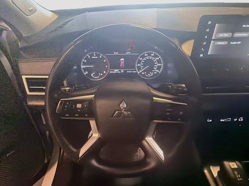 Used 2025 Mitsubishi Outlander SE AWD/4WD image 18