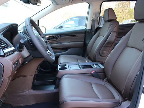 New 2026 Honda Odyssey Touring image 18