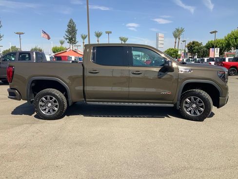 Used 2024 GMC Sierra 1500 AT4 w/ AT4 Premium Package AWD/4WD image 4