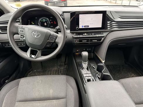 Used 2025 Toyota Camry SE FWD image 15