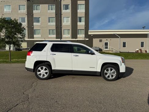 Used 2017 GMC Terrain SLT w/ Open Road Package AWD/4WD image 13