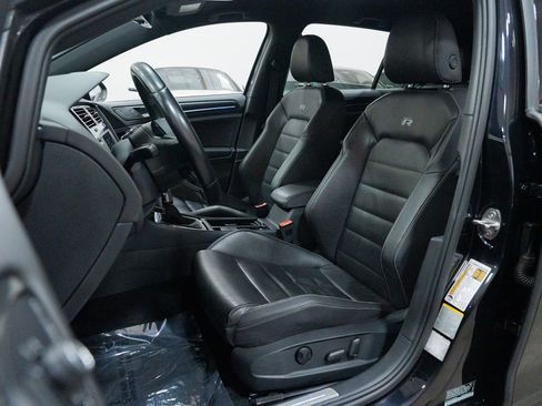 Used 2016 Volkswagen Golf 4-Door image 16