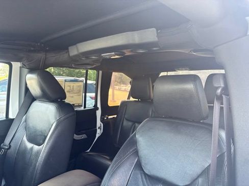 Used 2014 Jeep Wrangler Unlimited Sahara w/ Connectivity Group AWD/4WD image 26