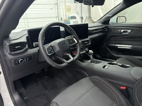 Used 2025 Ford Mustang Coupe image 13