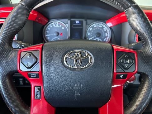 Used 2019 Toyota Tacoma TRD Sport AWD/4WD image 11