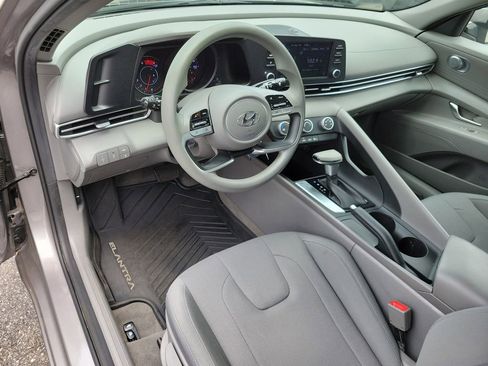Certified 2021 Hyundai Elantra SE image 18