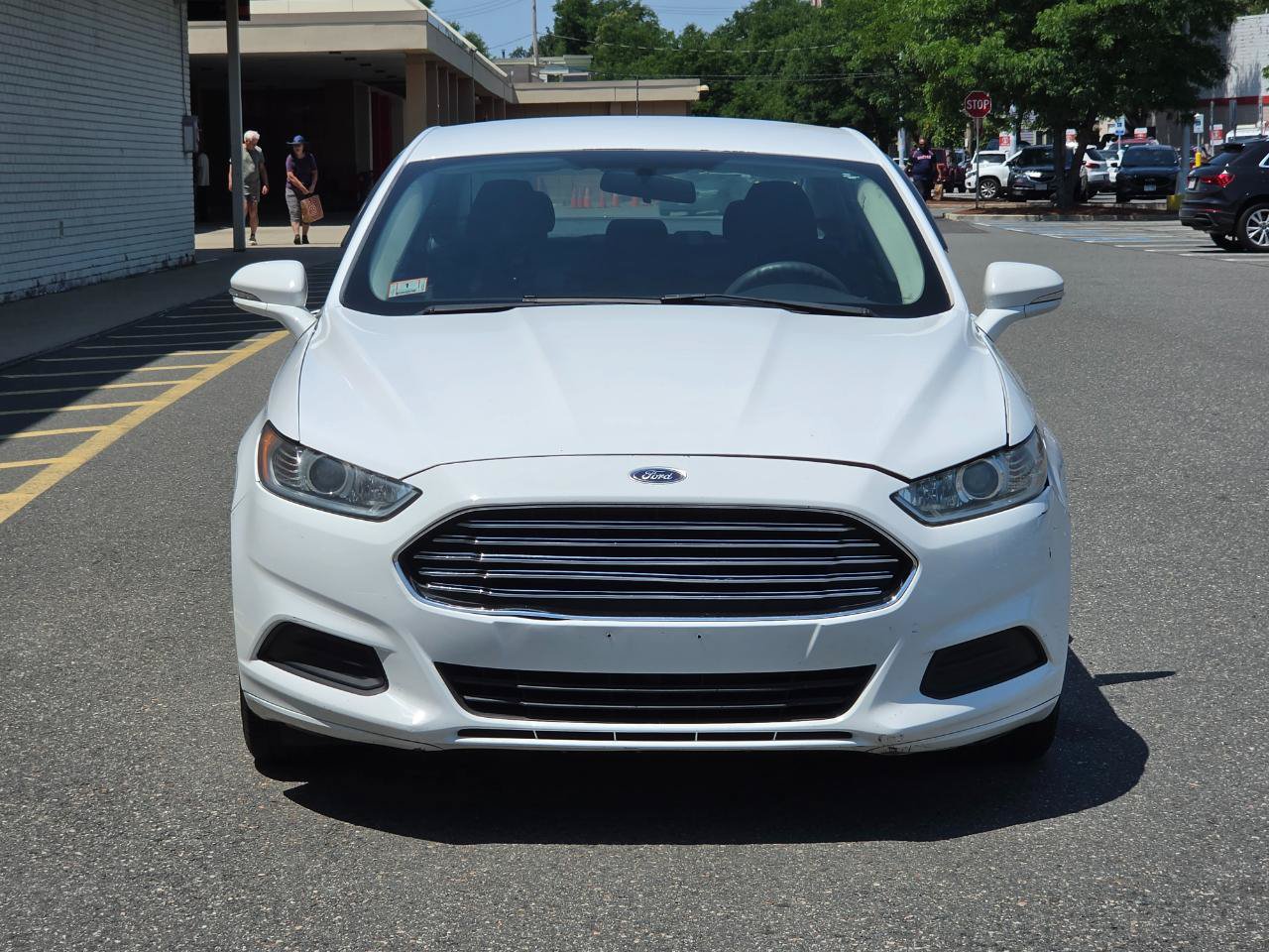 Used 2015 Ford Fusion SE FWD image 2