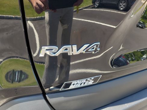 Certified 2025 Toyota RAV4 LE AWD/4WD image 28