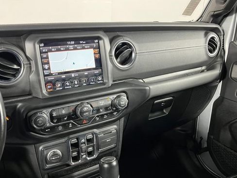 Used 2022 Jeep Gladiator Overland w/ Popular Equipment Package AWD/4WD image 20