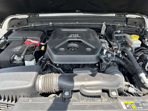 Used 2019 Jeep Wrangler Unlimited Sahara AWD/4WD image 24