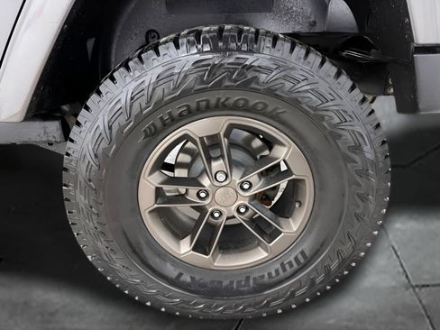 Used 2016 Jeep Wrangler Unlimited Sahara AWD/4WD image 19
