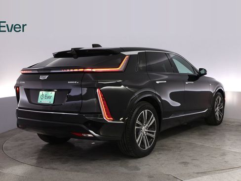 Used 2024 Cadillac Lyriq Luxury AWD/4WD image 3