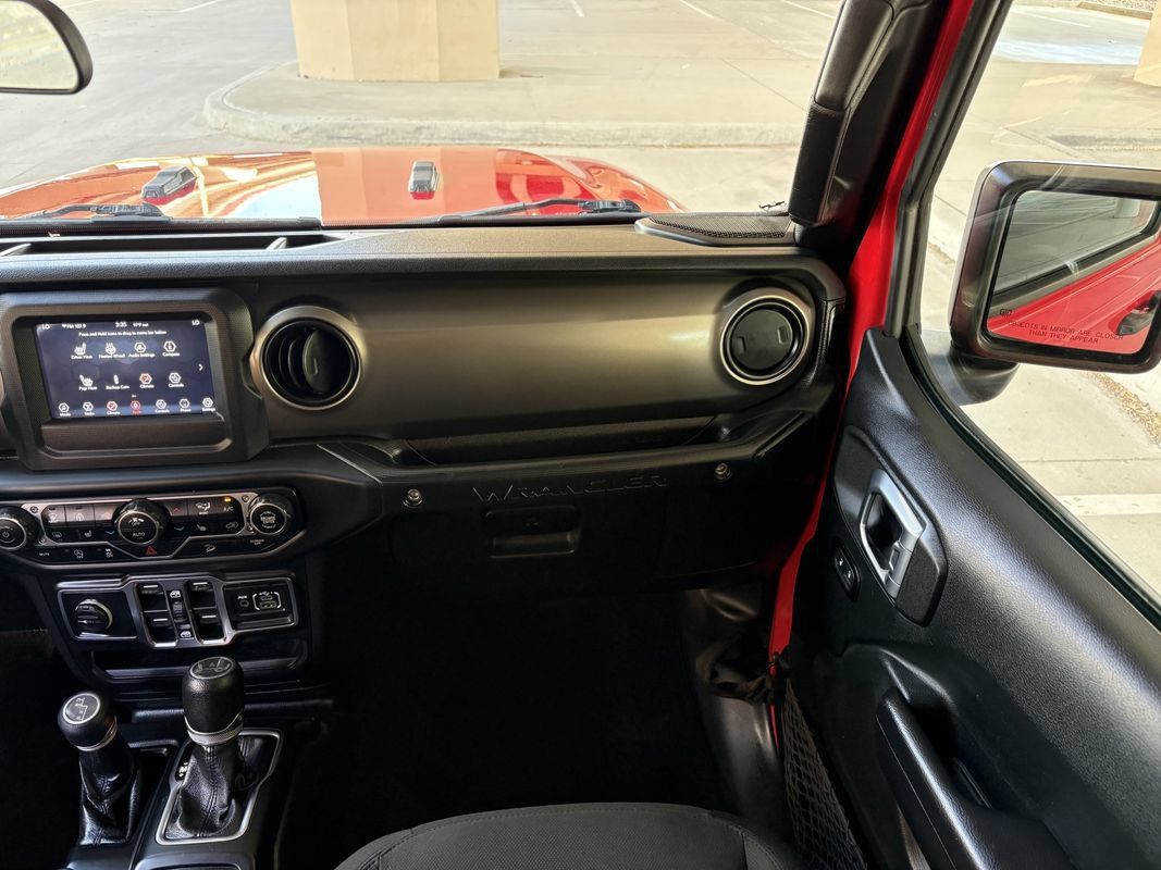Used 2018 Jeep Wrangler Unlimited Sport S AWD/4WD image 12