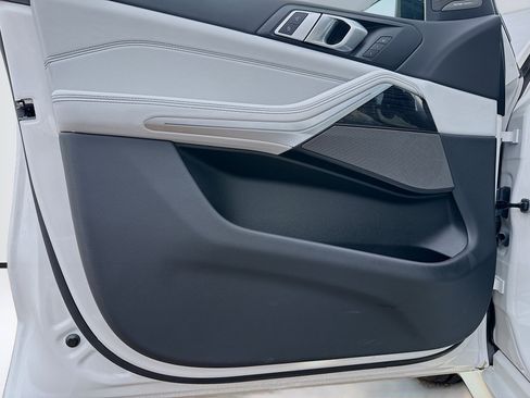 Used 2025 BMW X5 xDrive40i w/ M Sport Package image 22