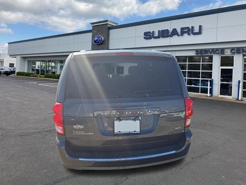 Used 2018 Dodge Grand Caravan SXT image 5