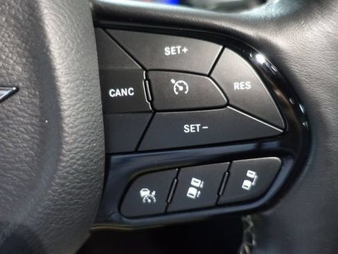 Used 2020 Chrysler Pacifica Touring-L Plus w/ Advanced Safetytec Group FWD image 14