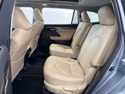 Used 2023 Toyota Highlander Platinum image 39