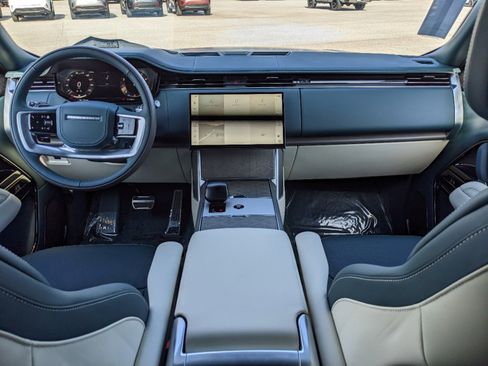 New 2025 Land Rover Range Rover SV image 14