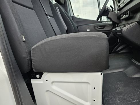 Used 2024 Mercedes-Benz Sprinter 4500 image 19