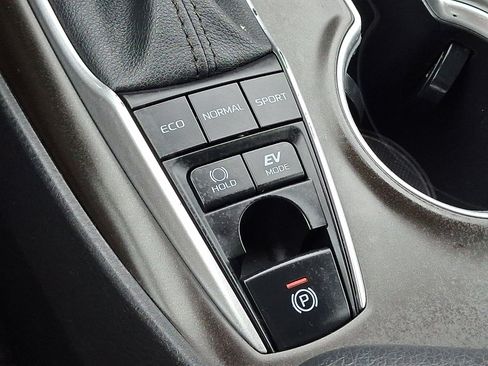 Used 2021 Toyota Camry LE image 25