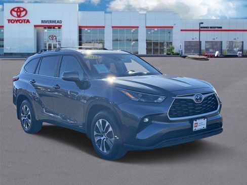 Certified 2023 Toyota Highlander XLE image 2
