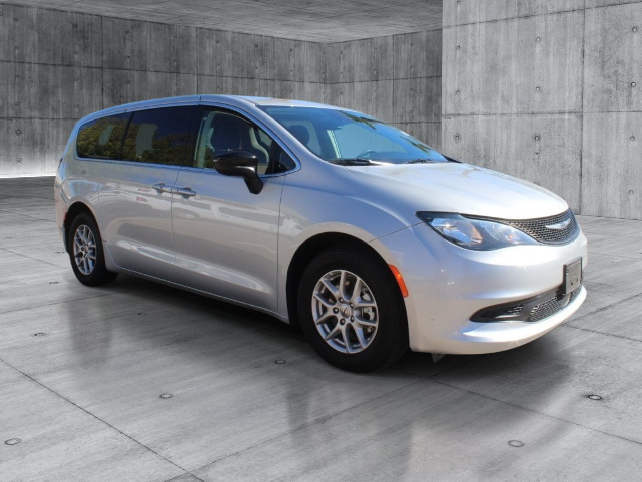 Used 2024 Chrysler Voyager LX FWD image 9