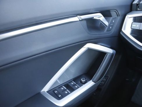 Used 2025 Audi Q3 2.0T Premium image 23