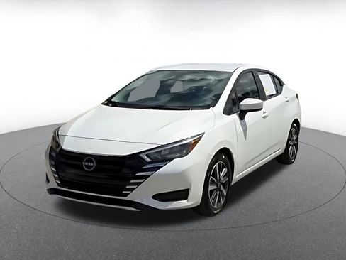 Used 2025 Nissan Versa SV image 7