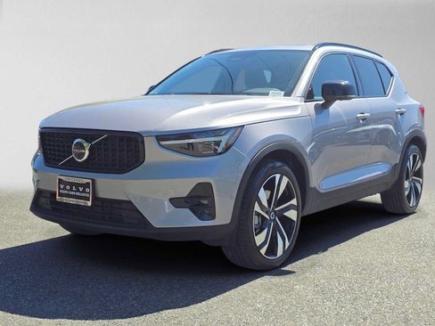 Used 2026 Volvo XC40 B5 Plus w/ Climate Package AWD/4WD image 7