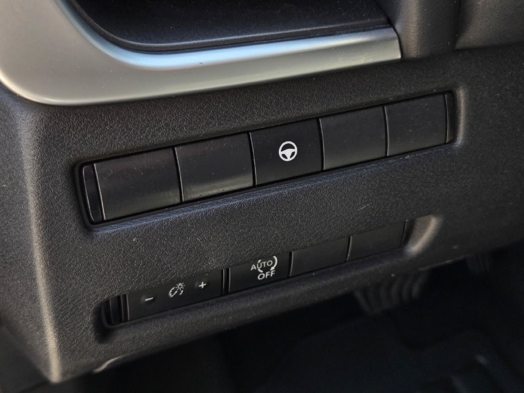 Certified 2023 Nissan Rogue SV FWD image 18