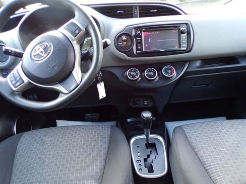 Used 2017 Toyota Yaris 4-Door Hatchback FWD image 30