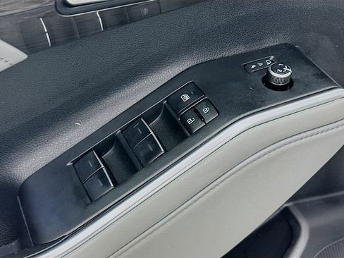 Used 2024 Toyota Highlander Platinum image 23