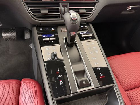 New 2026 Porsche Macan Turbo image 23