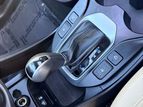 Used 2017 Hyundai Santa Fe Limited image 25