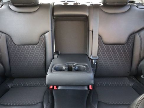 Used 2018 Jeep Compass Latitude w/ Popular Equipment Group FWD image 30