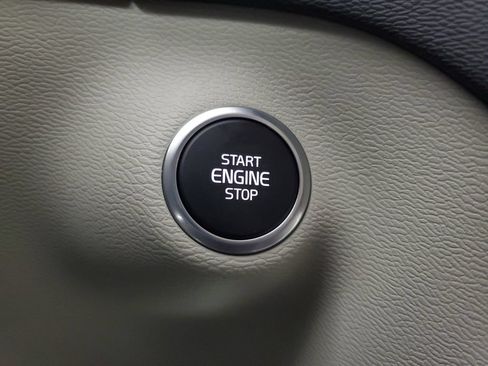 Certified 2026 Volvo XC40 B5 Plus AWD/4WD image 35